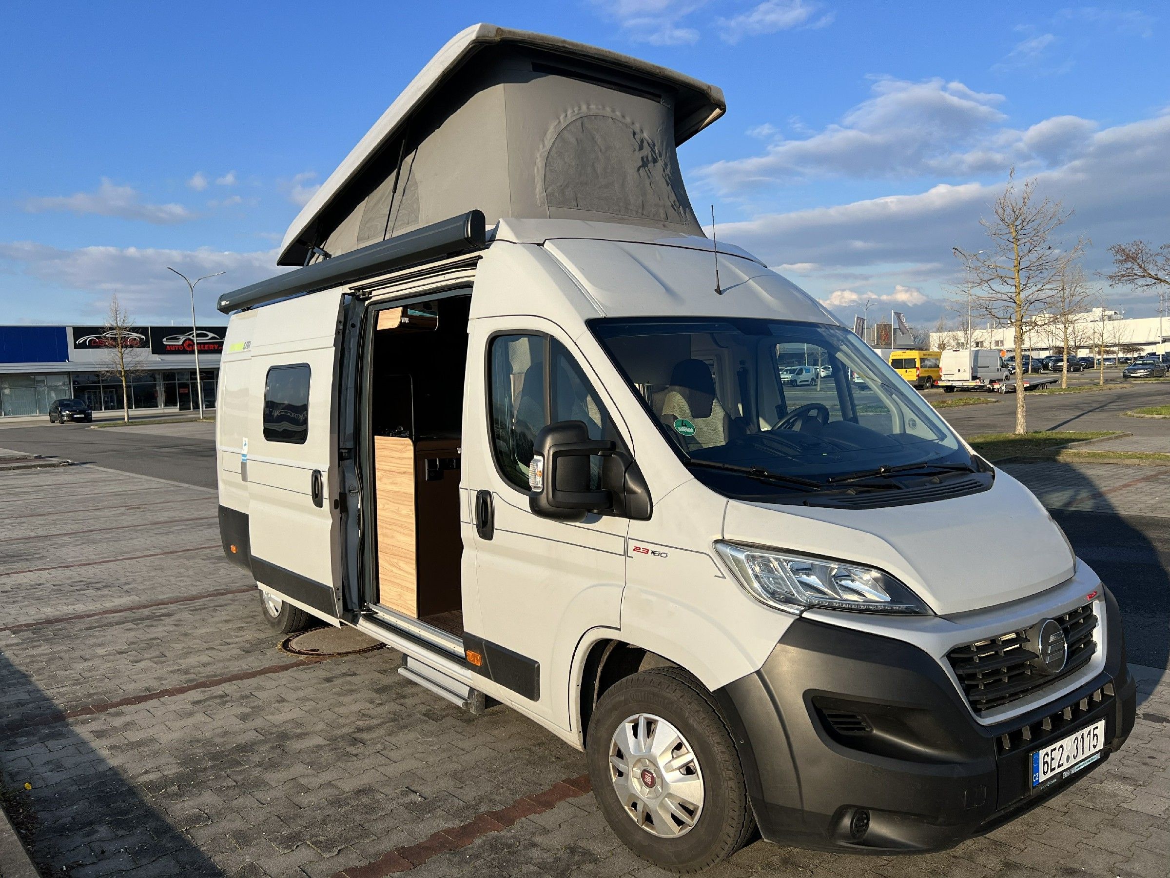 Hymer Yellowstone - Campervan | Campiri.com