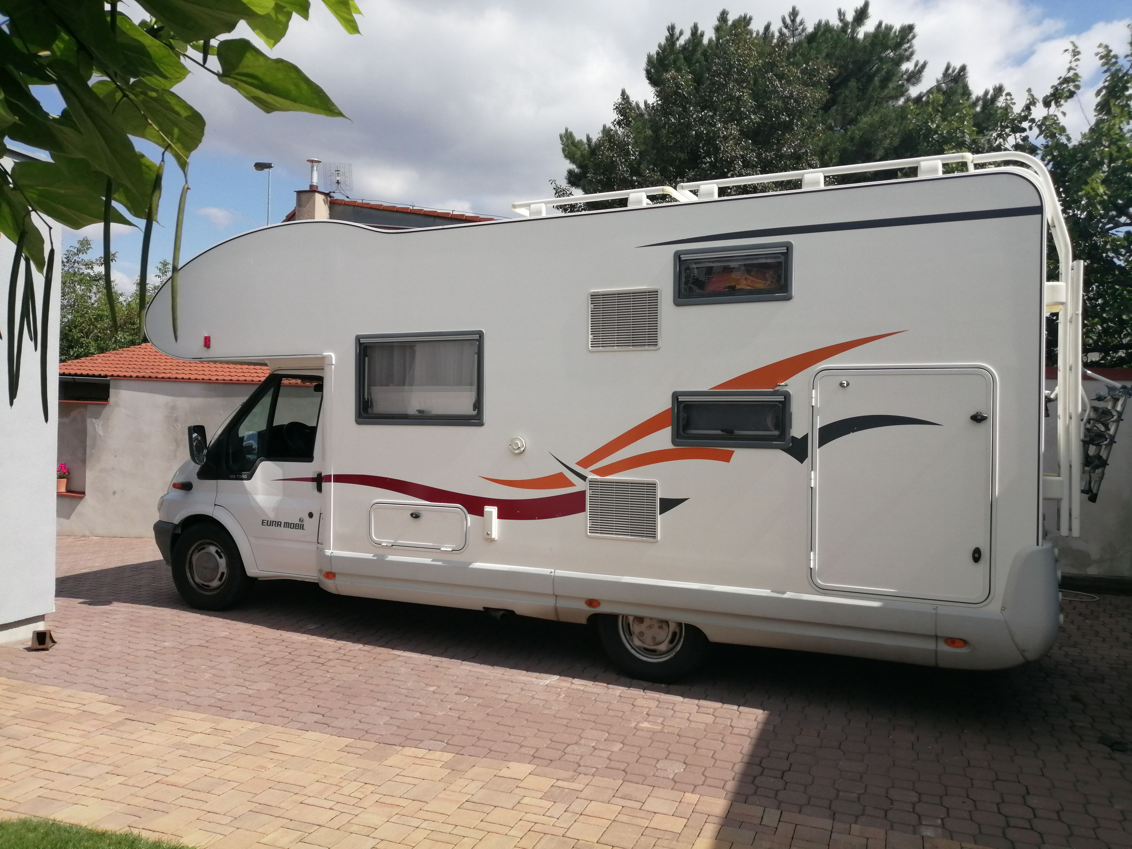 main caravan image