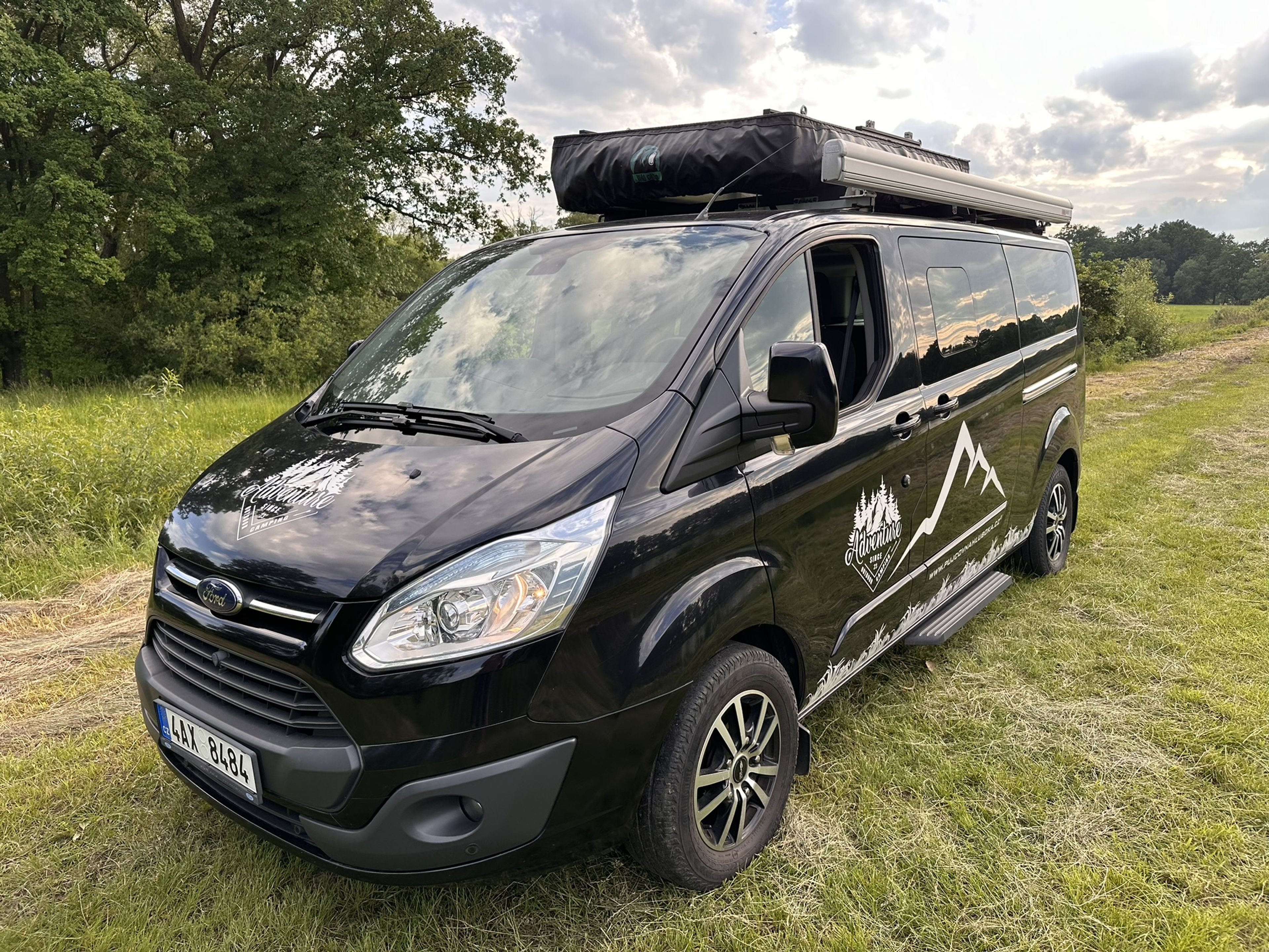 main caravan image