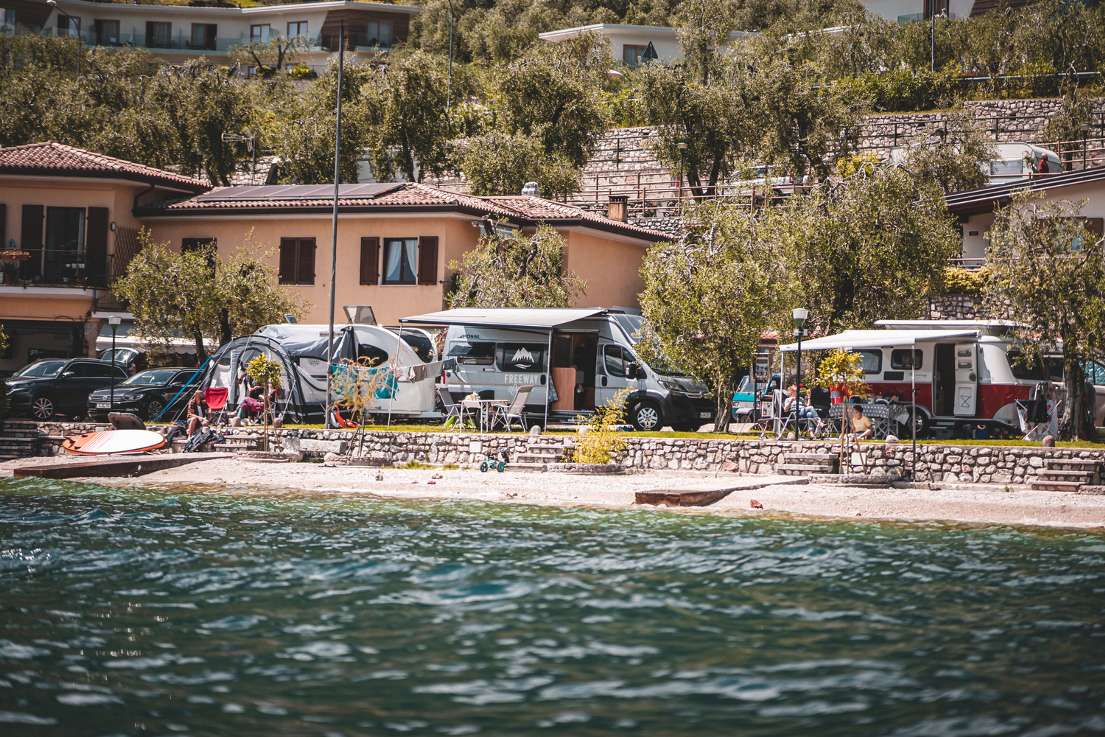 Campeggi sul Lago di Garda per camper: una guida utile e smart