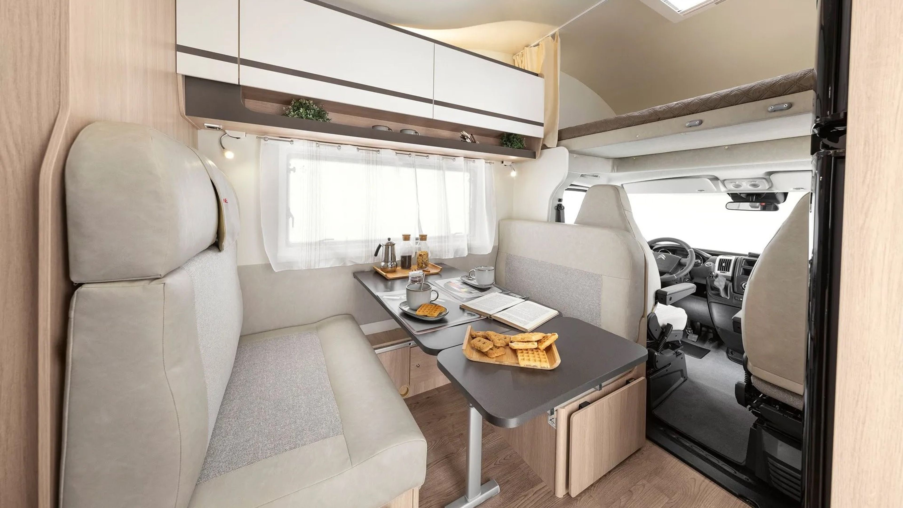 RV Class C Alcove 700 for 6 FreewayCamper