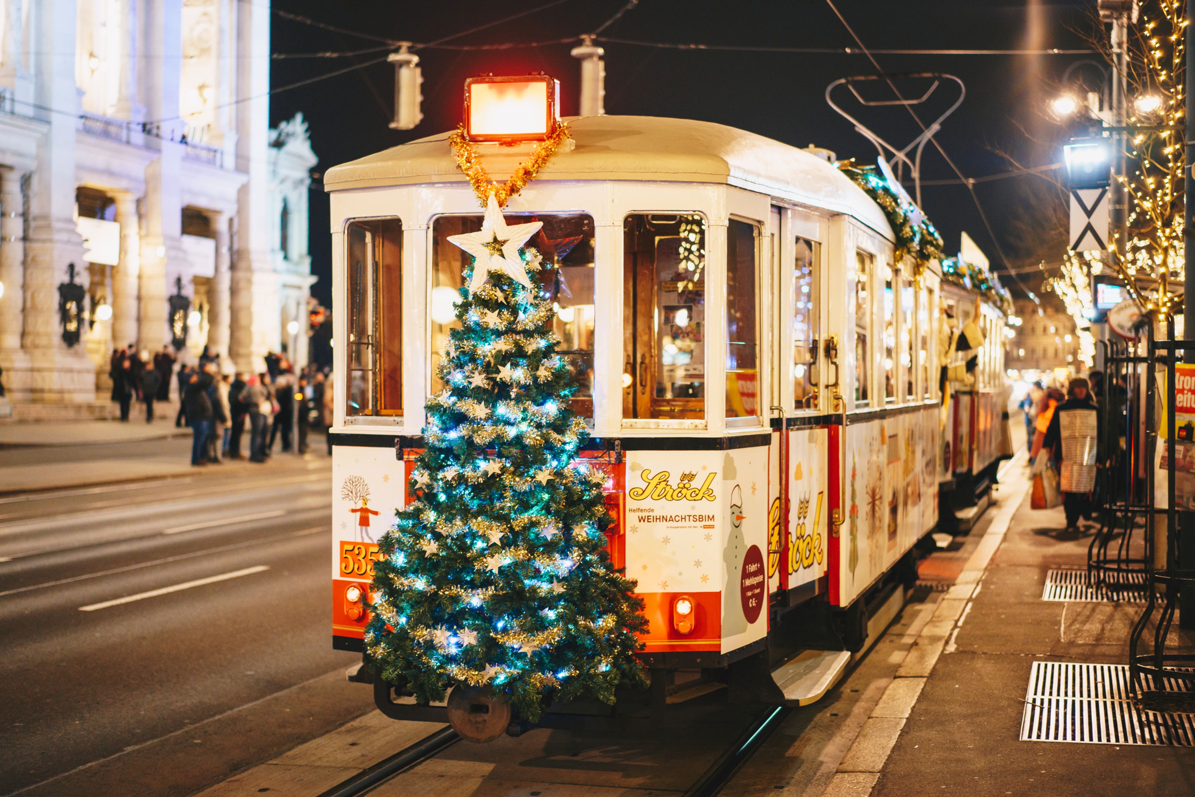 Skvělý zážitek vás čeká při jízdě vánoční tramvají.