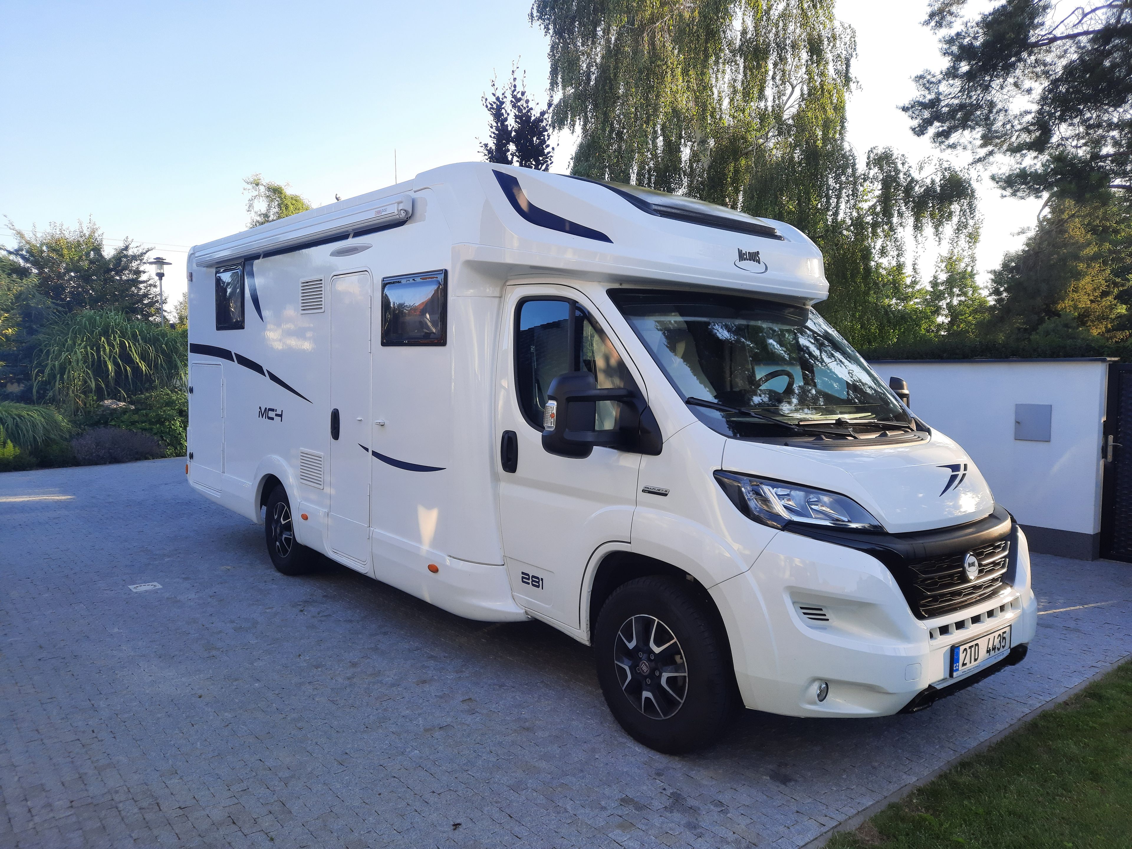 main caravan image