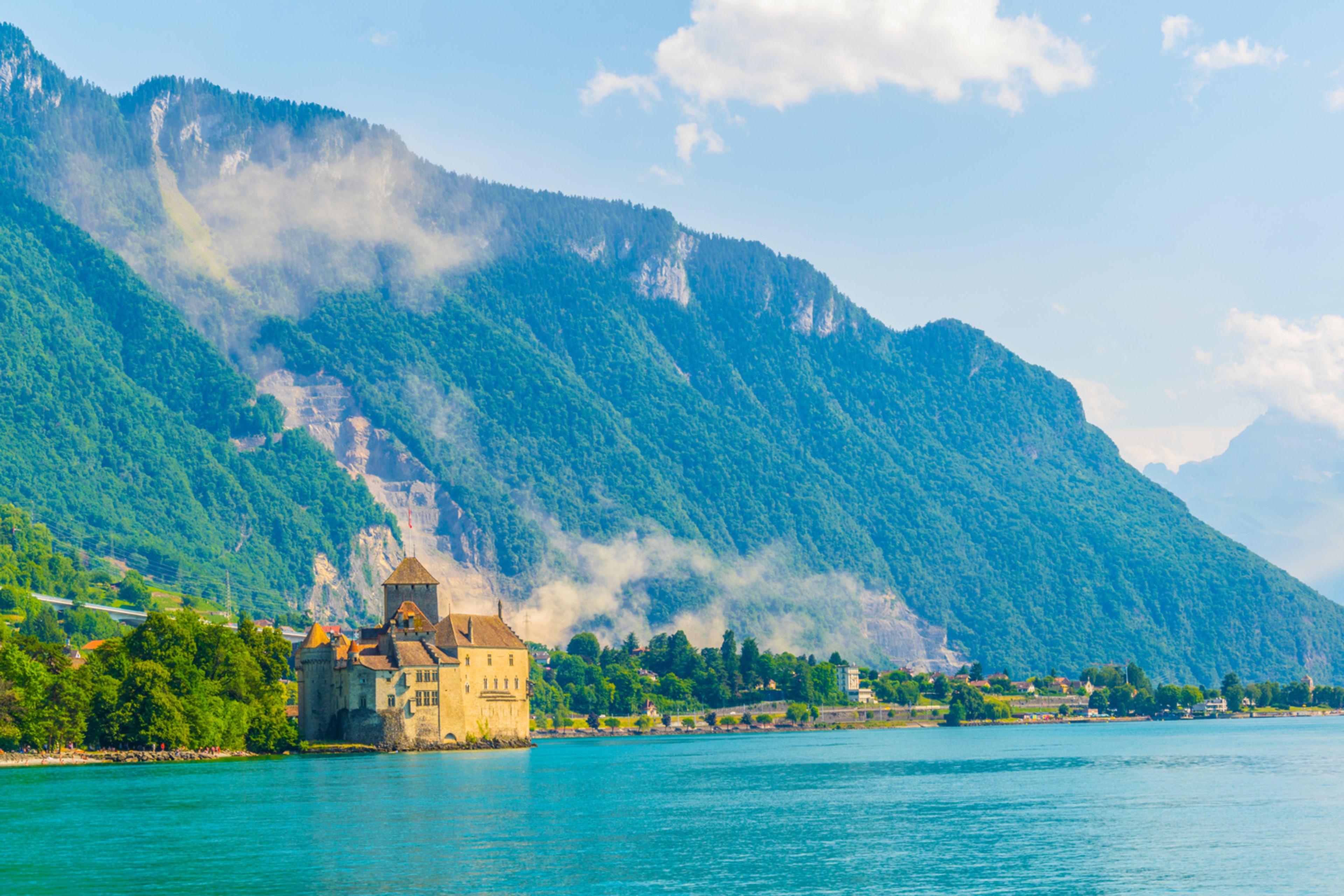 Il castello di Chillon situato sulle rive del lago di Ginevra in Svizzera