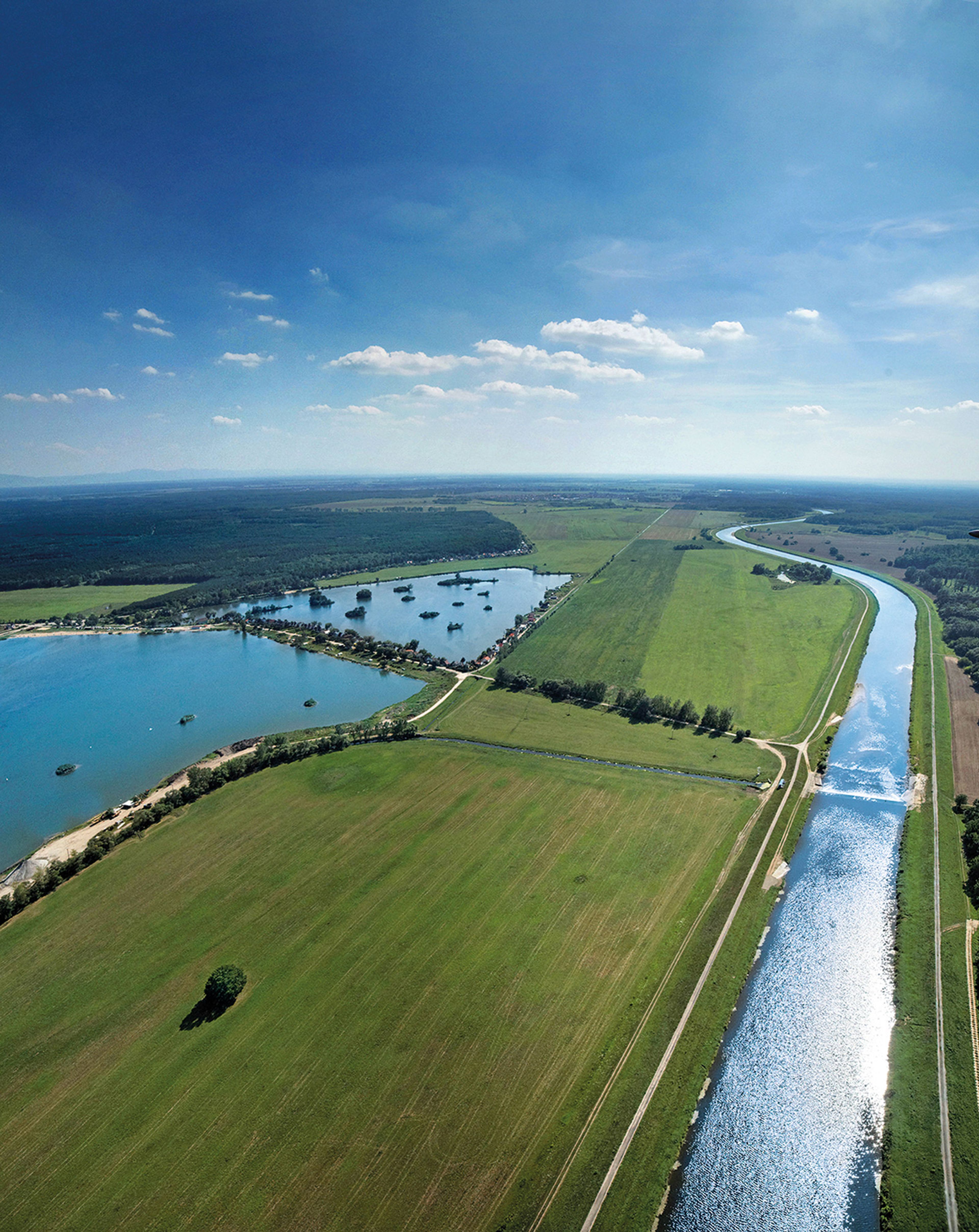 Adamovská jezera a řeka Morava. Foto: muzeumropy.cz