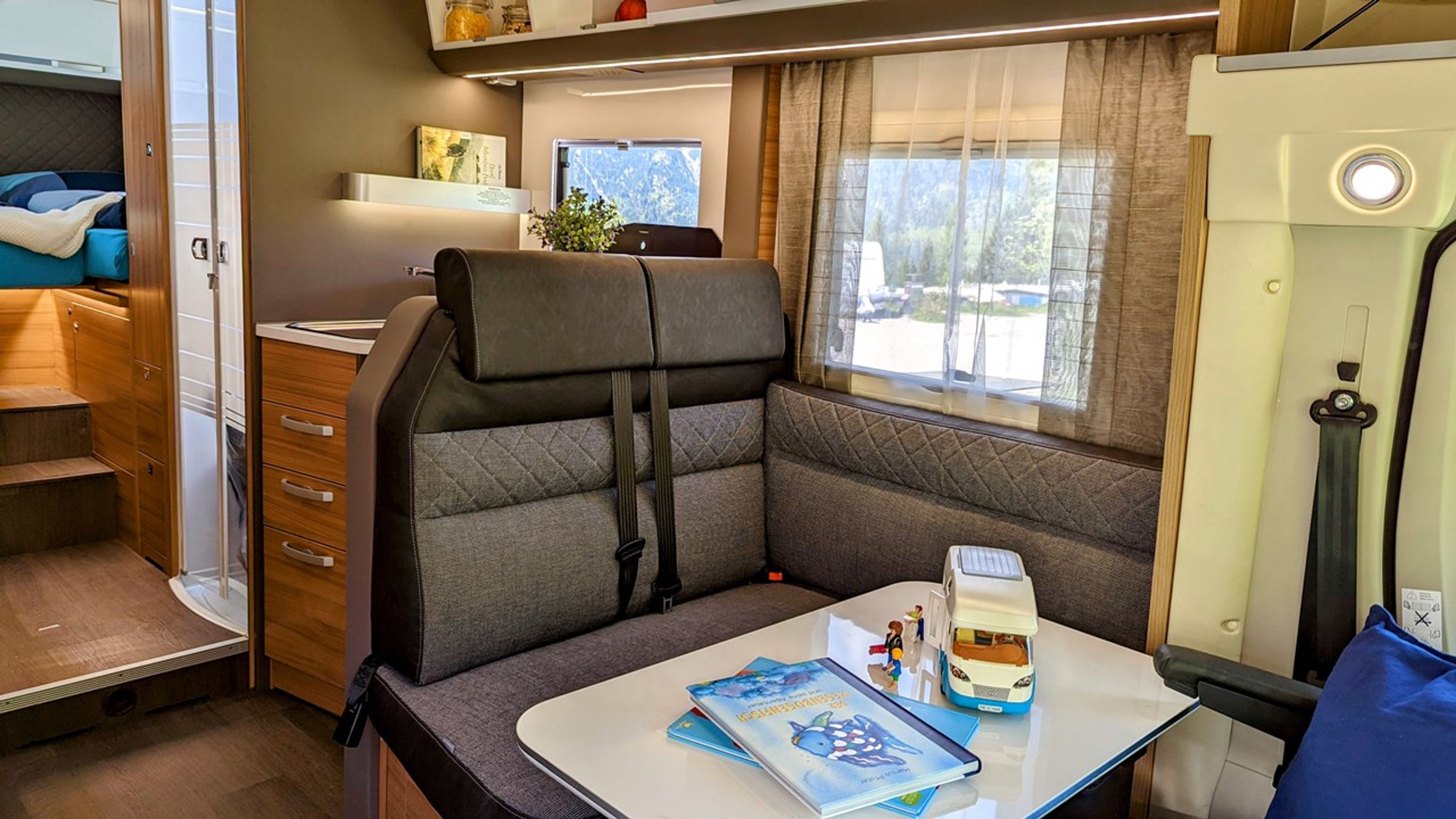 RV Class C Alcove 750 for 4 FreewayCamper