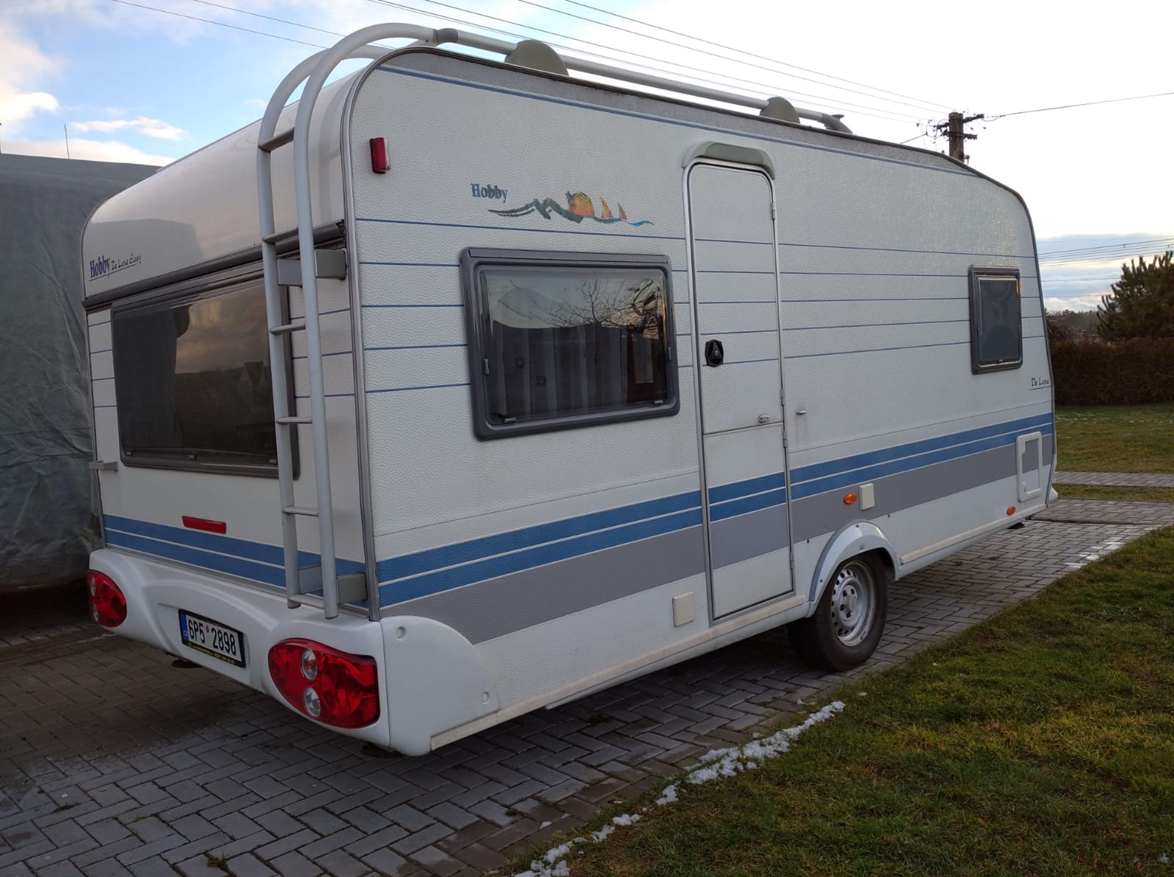 main caravan image