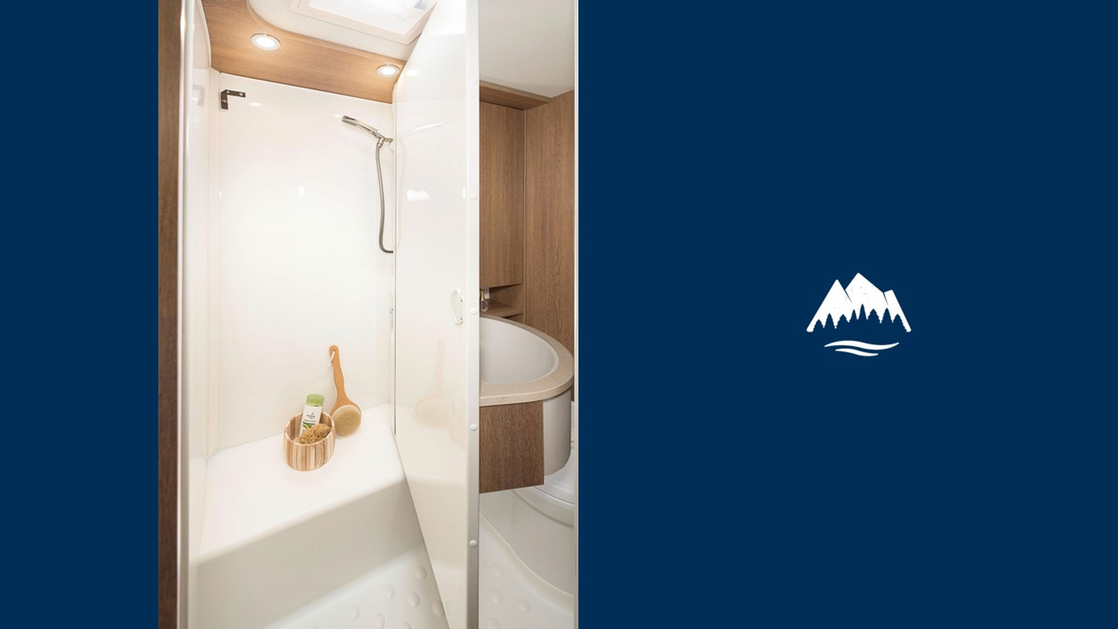 RV Class C Alcove 700 for 5 FreewayCamper