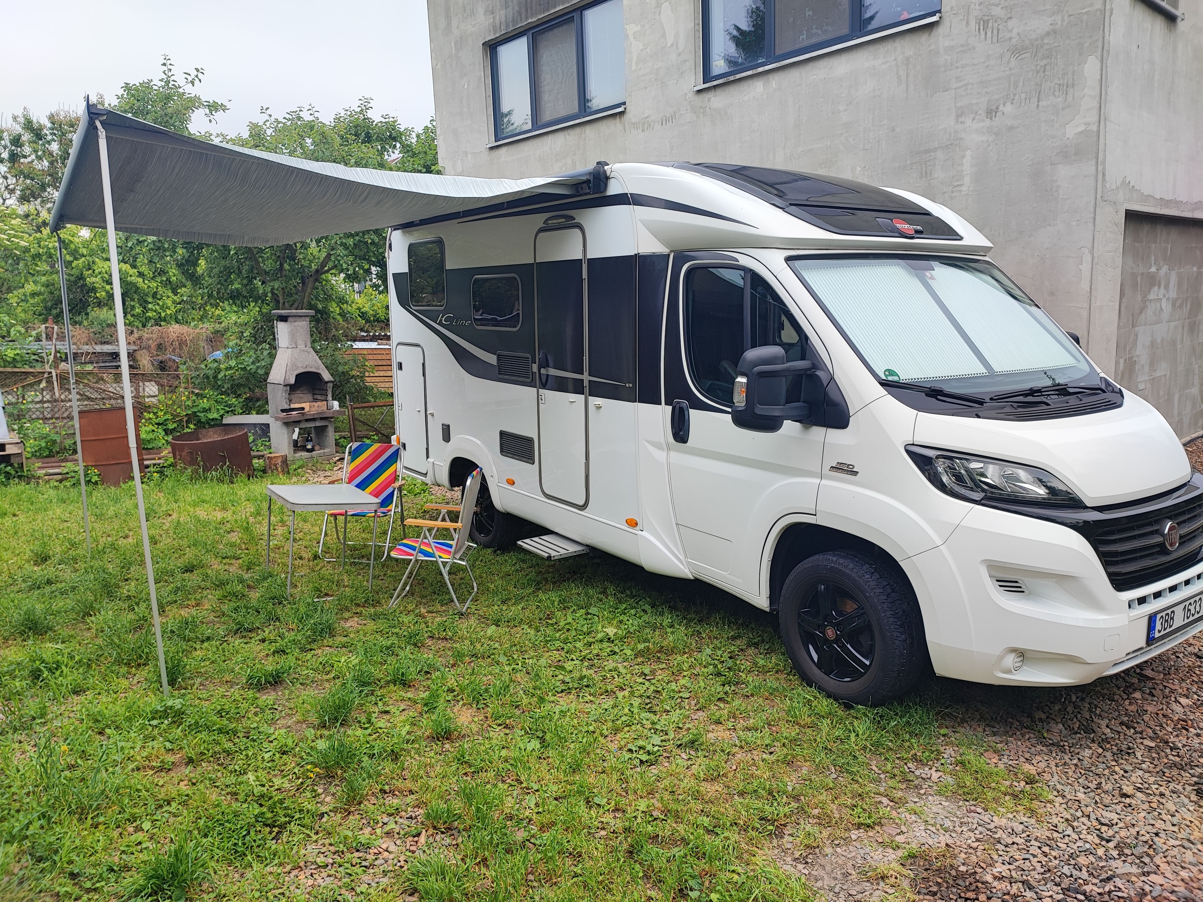 main caravan image