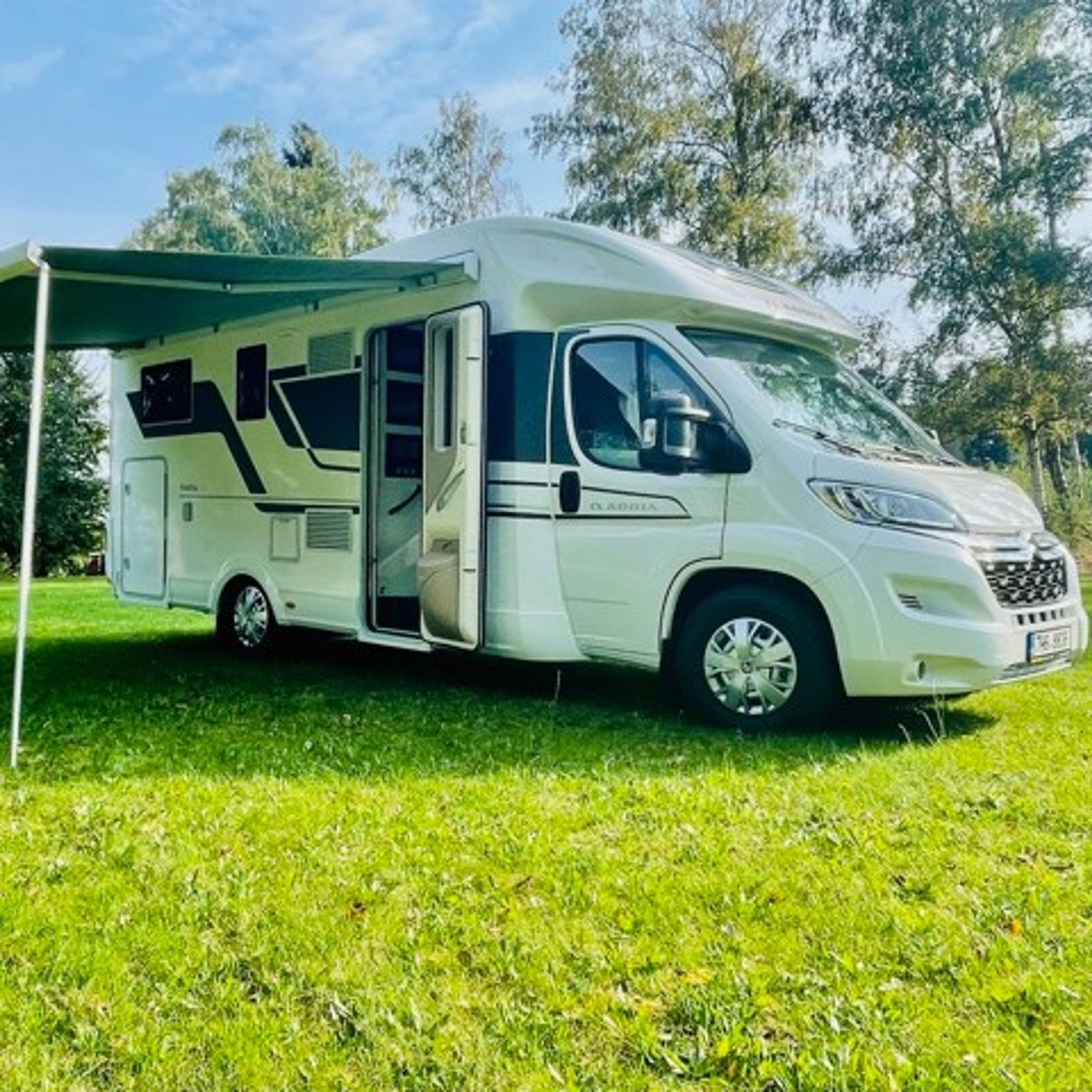 main caravan image
