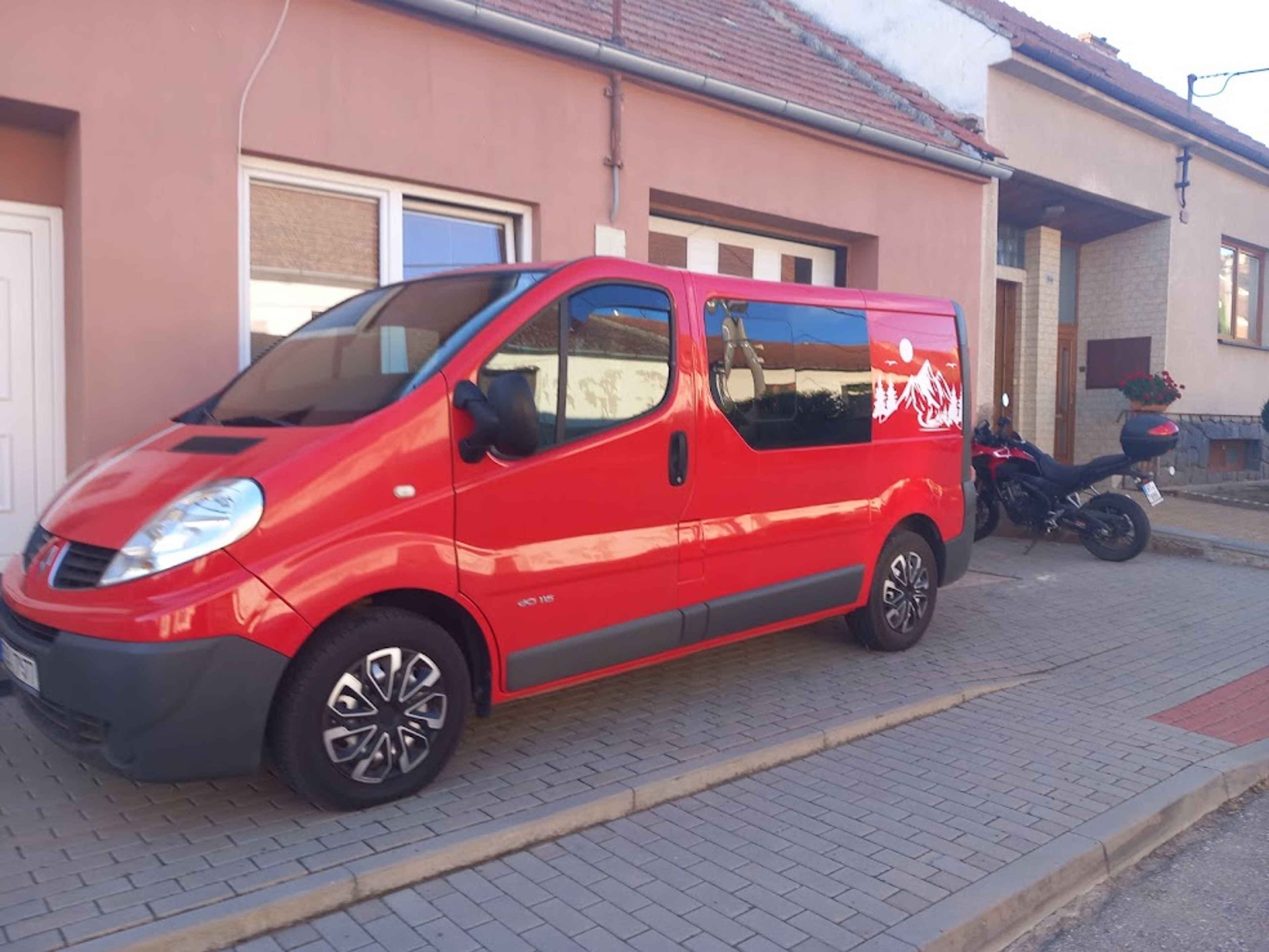 main caravan image