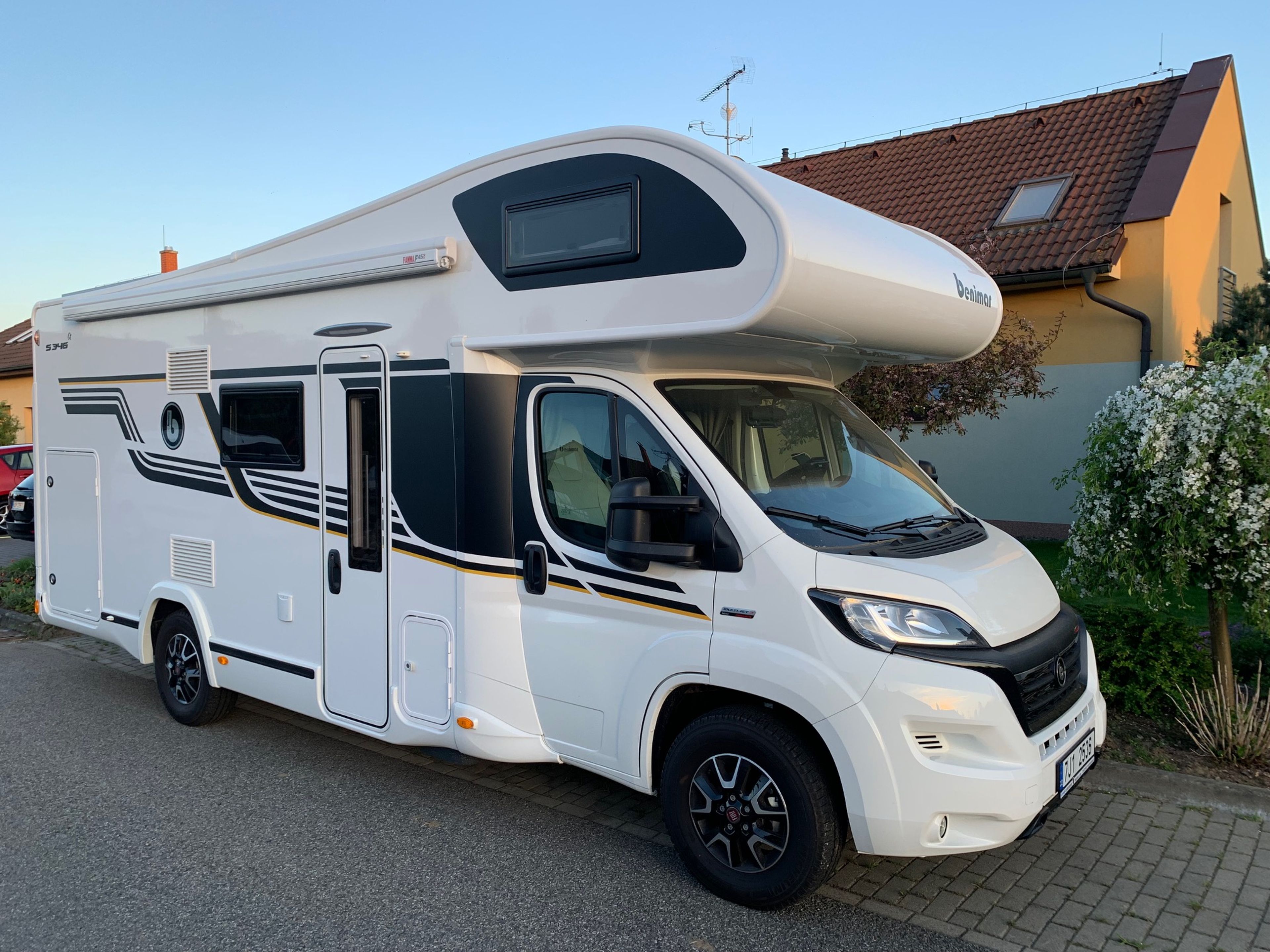 main caravan image