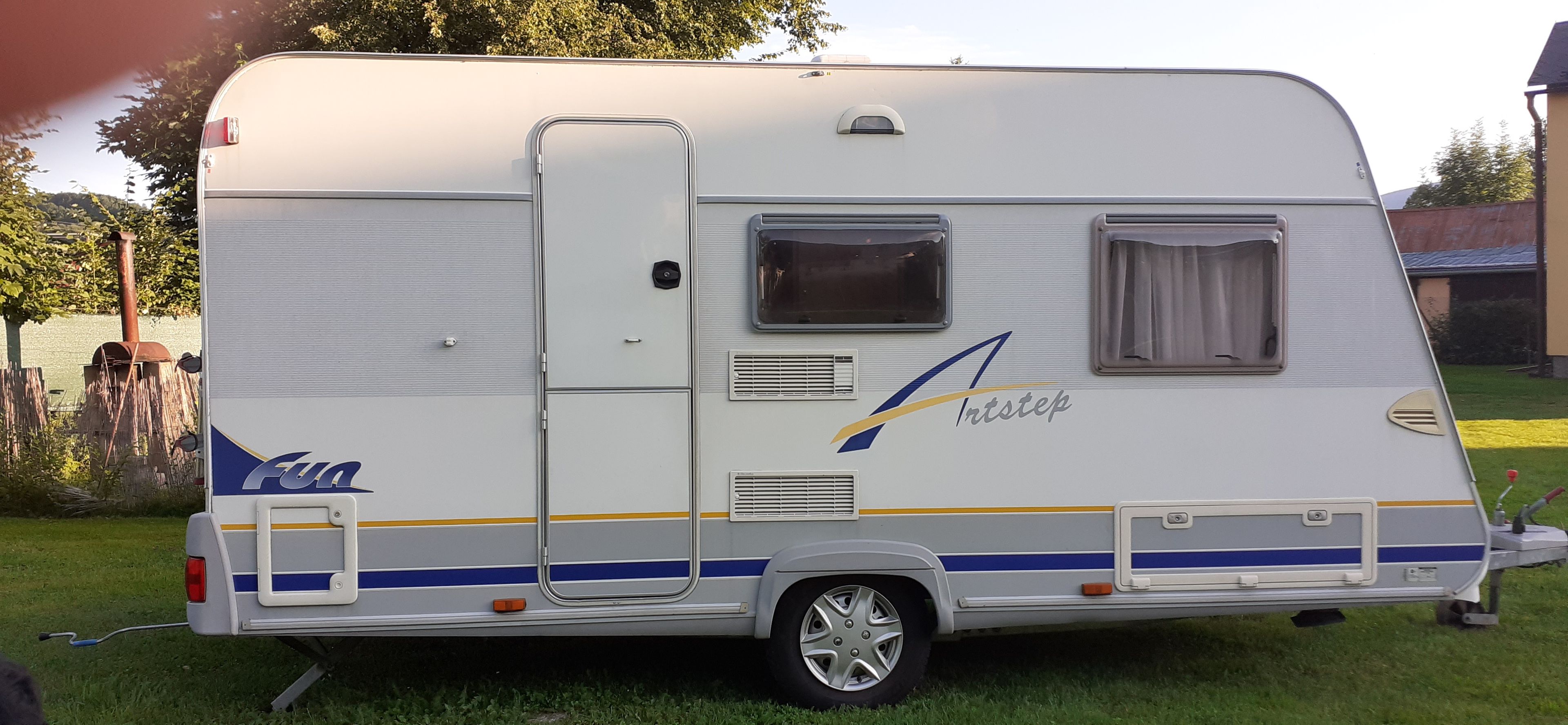 main caravan image