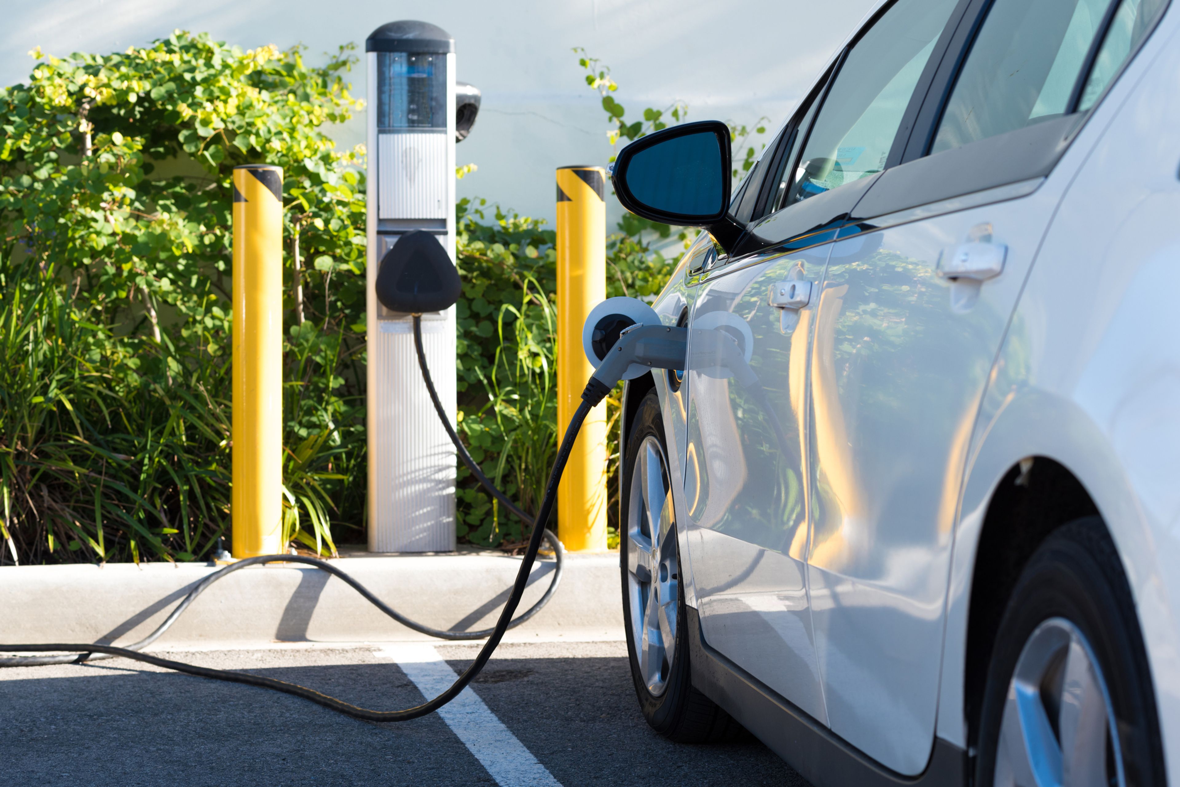 Elektrické automobily se rozšiřují.