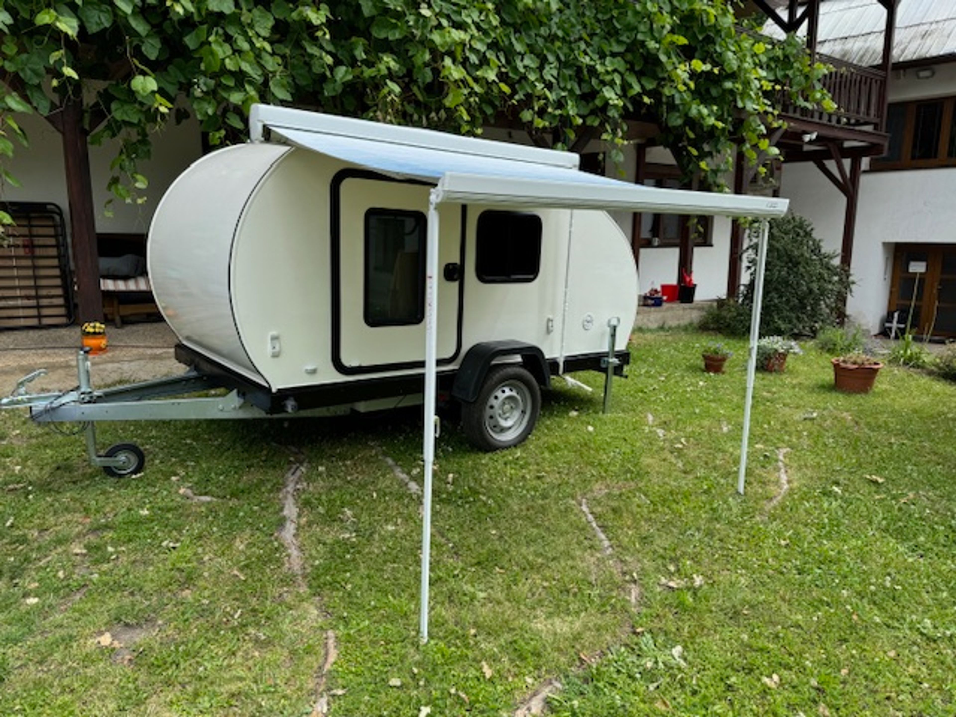 main caravan image