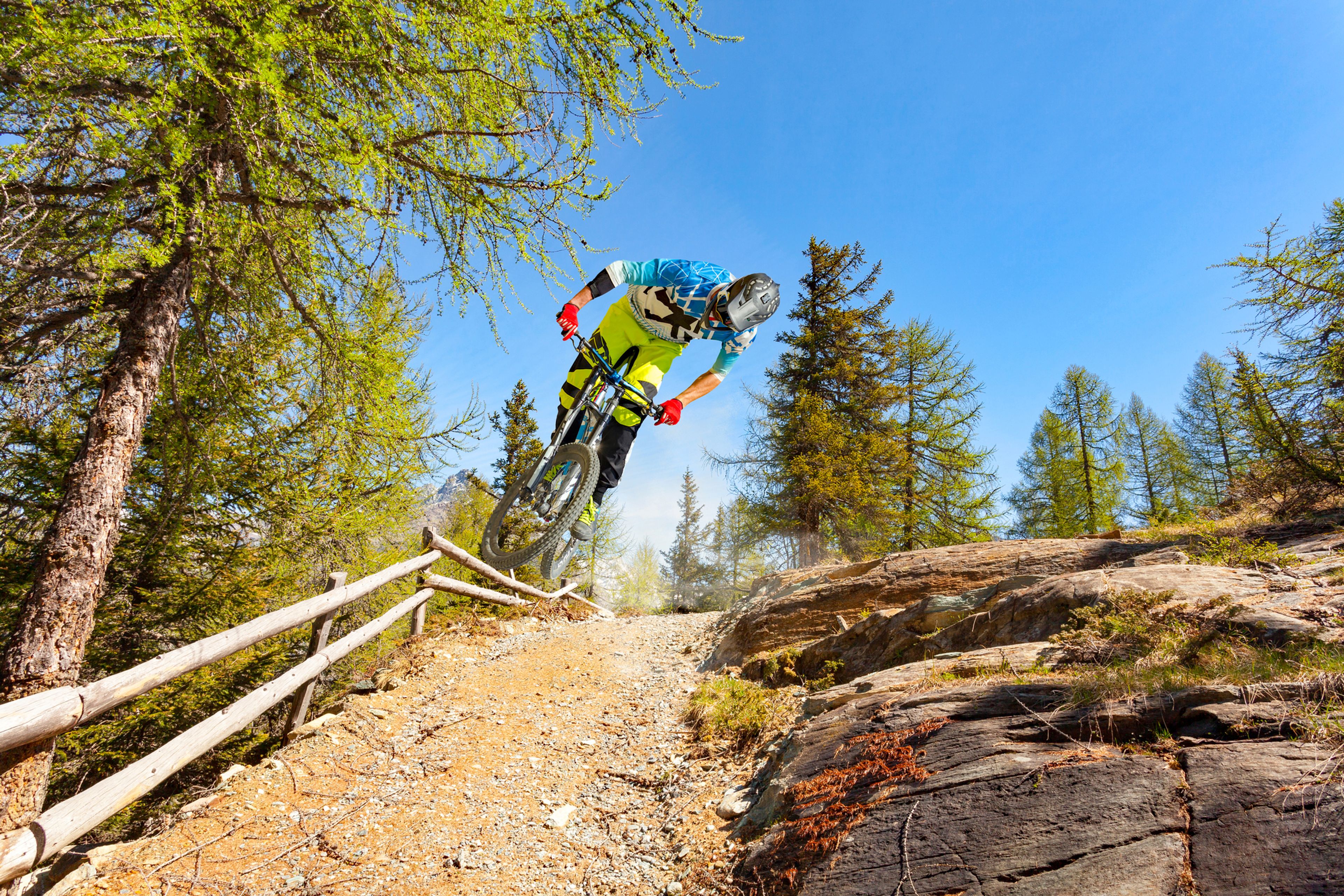 Singletracky jsou plné adrenalinu.