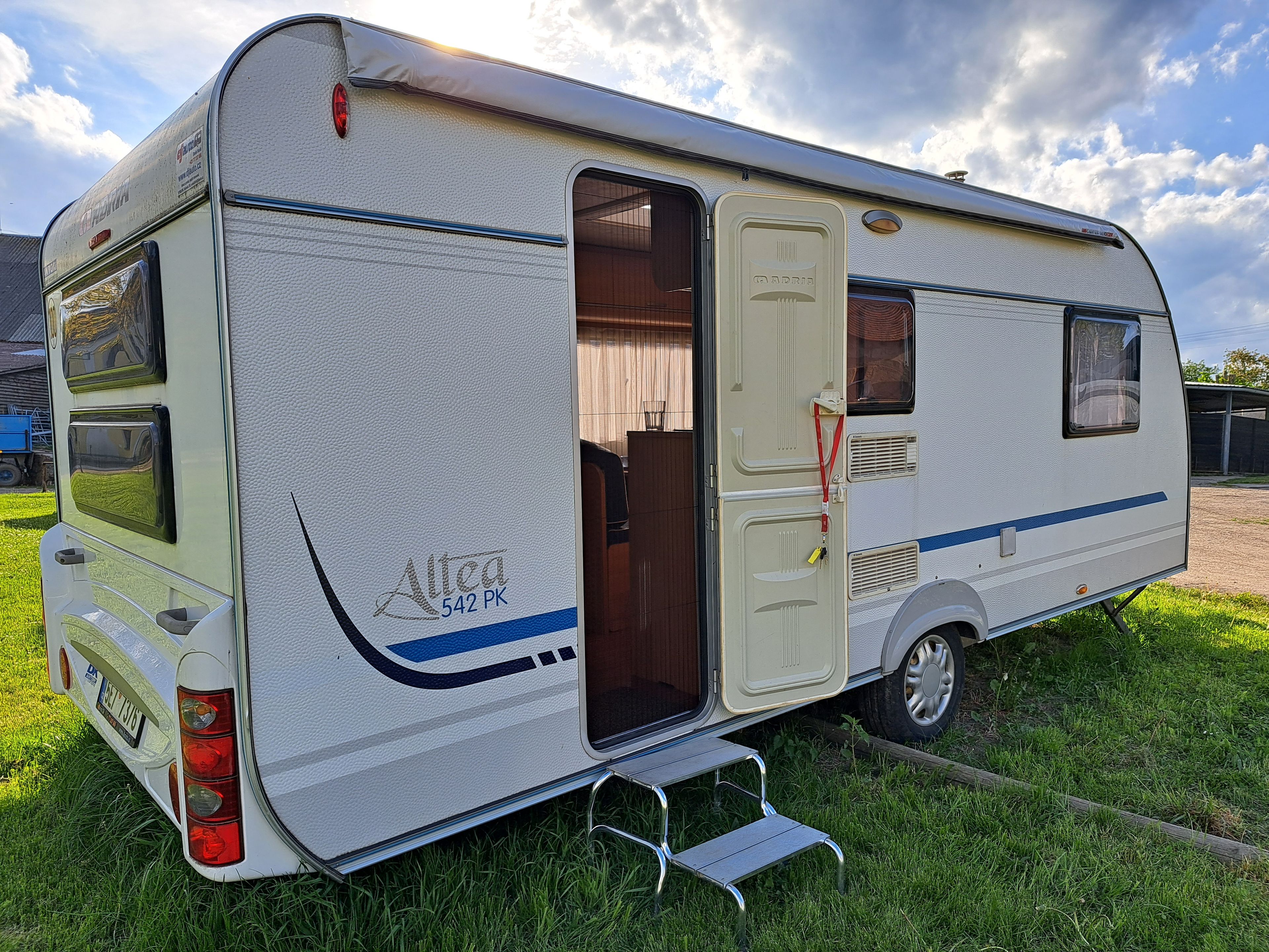 main caravan image