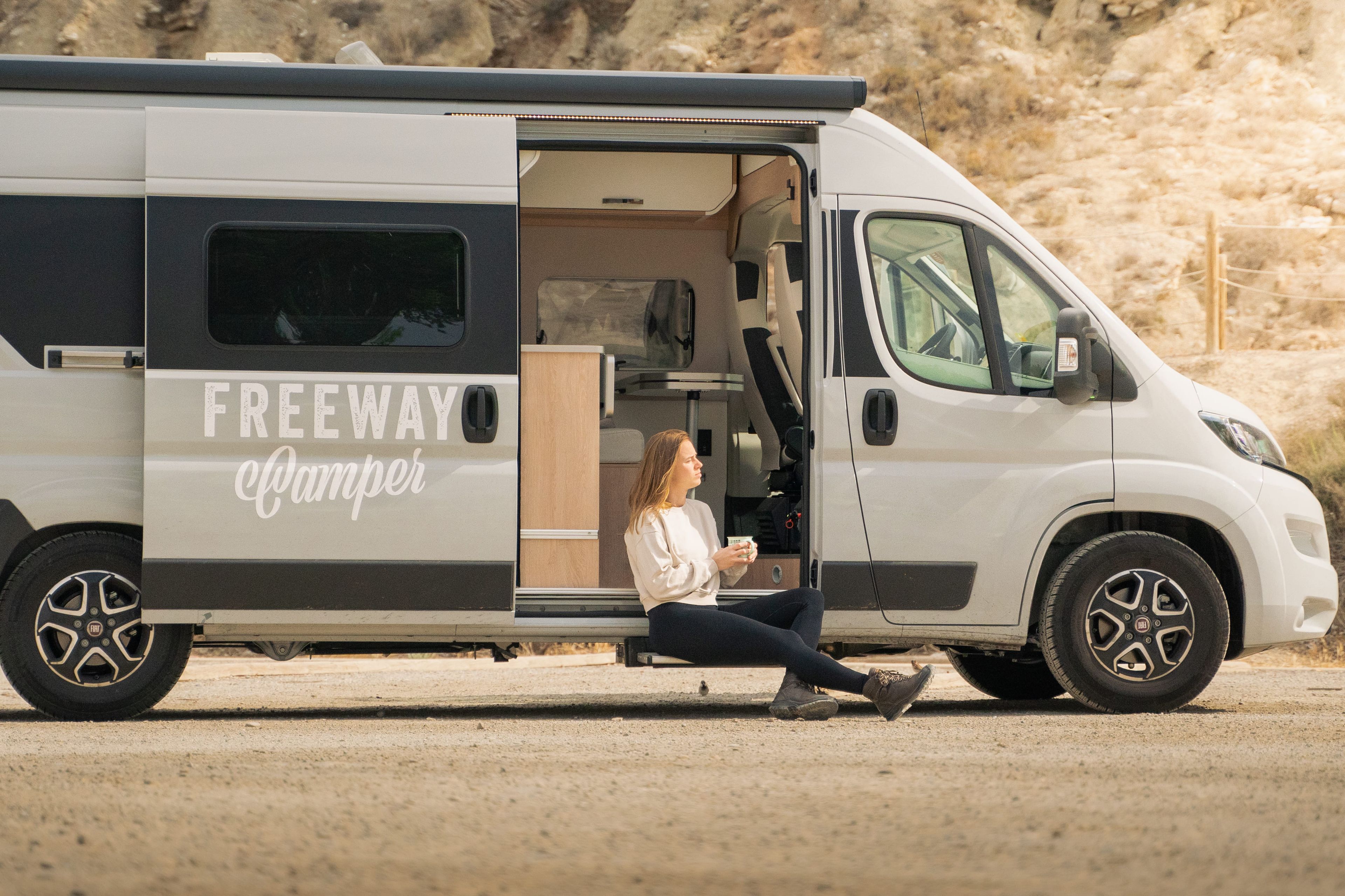 Alleine reisen als Frau 4 Touren für selbstbewusste Frauen FreewayCamper