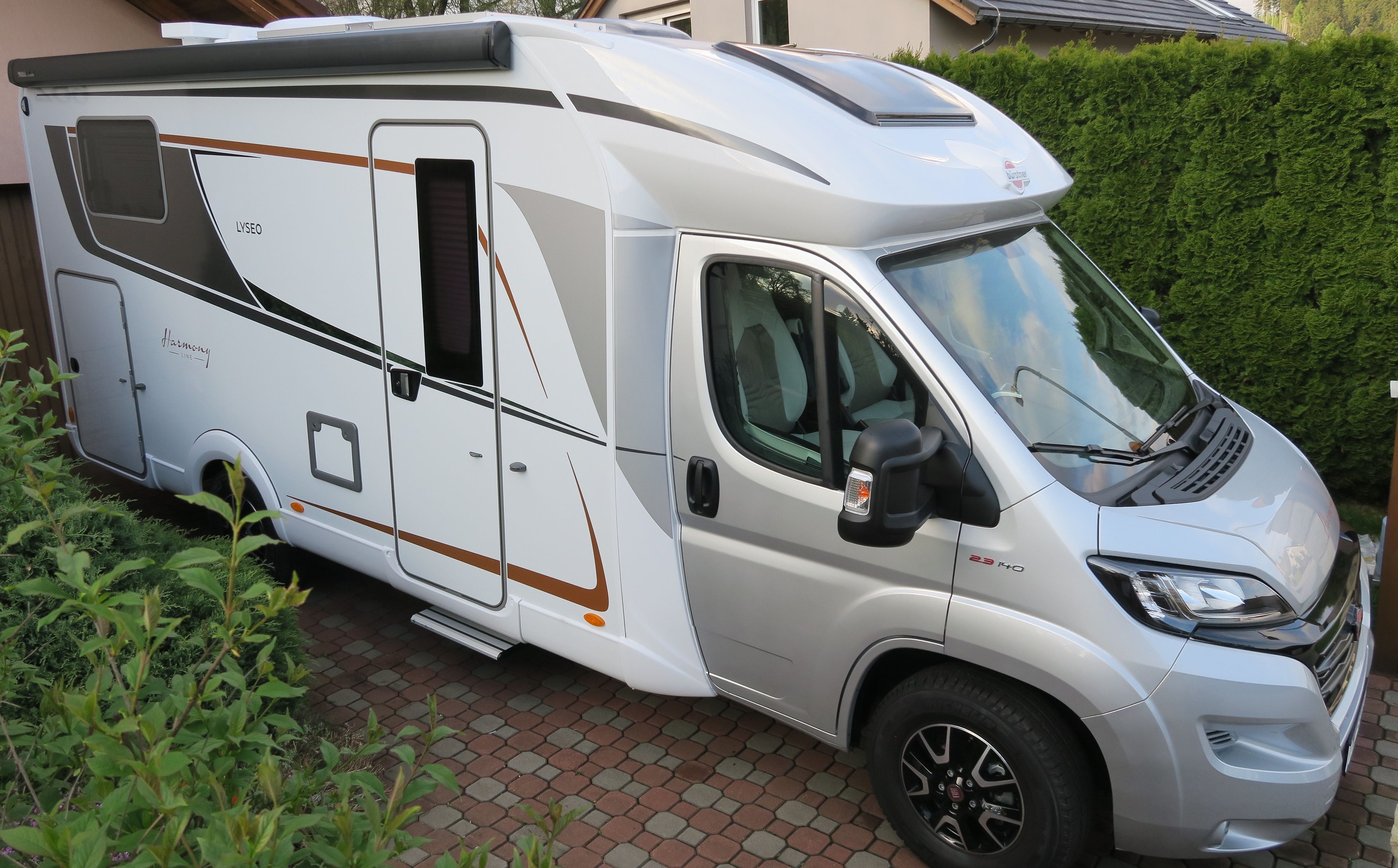 main caravan image