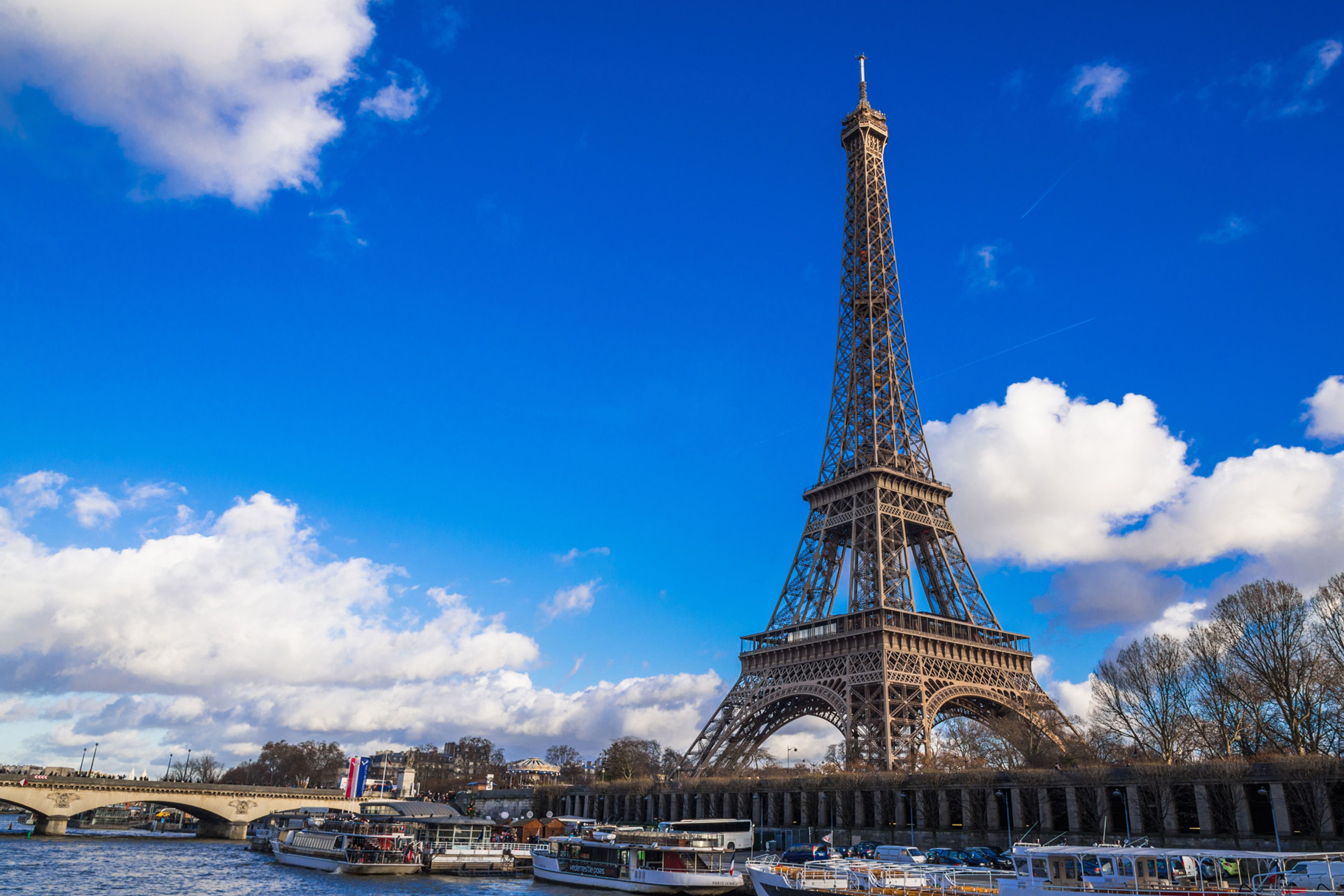 La torre Eiffel e la Senna a Parigi