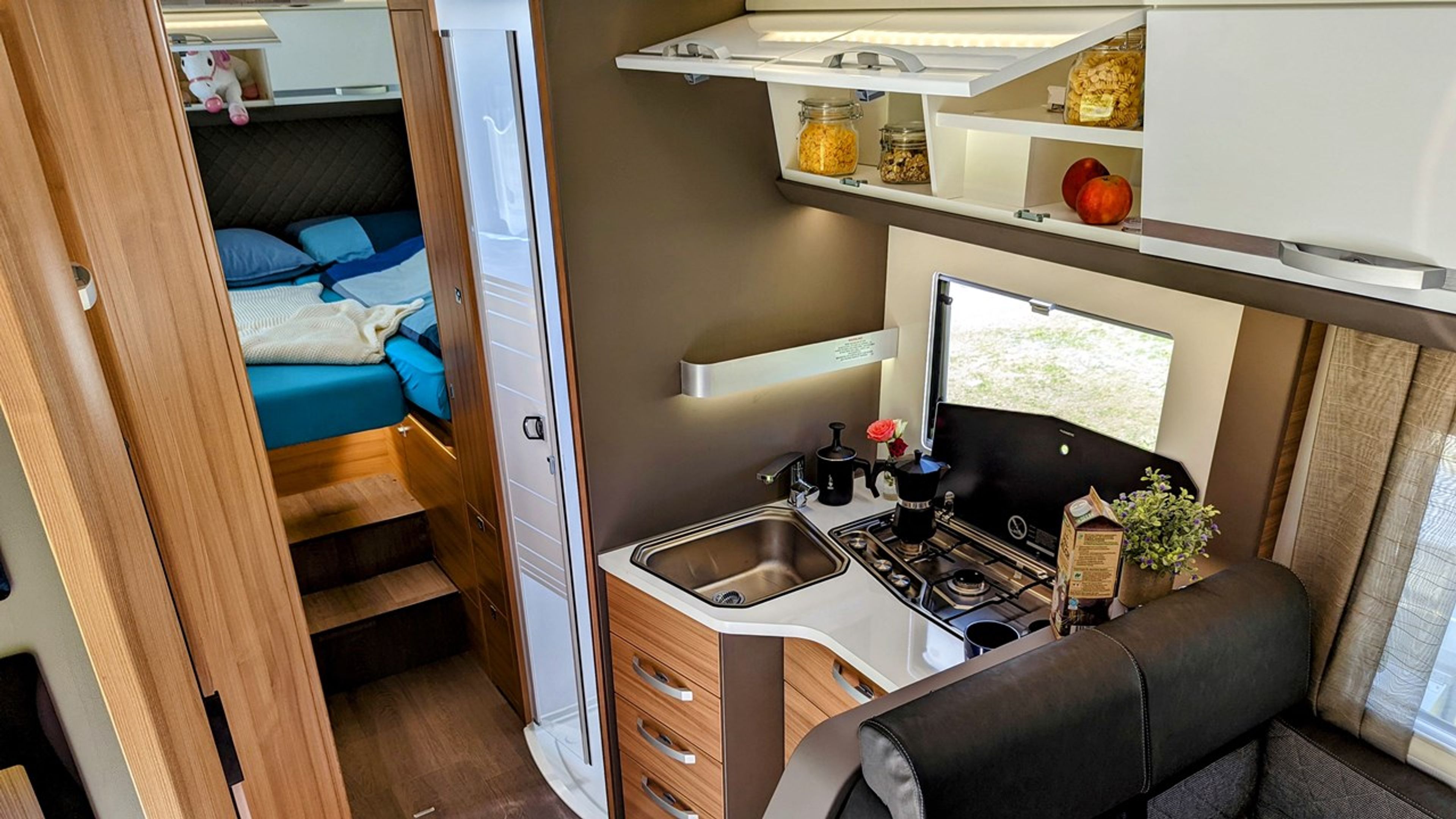 RV Class C Alcove 750 for 4 FreewayCamper