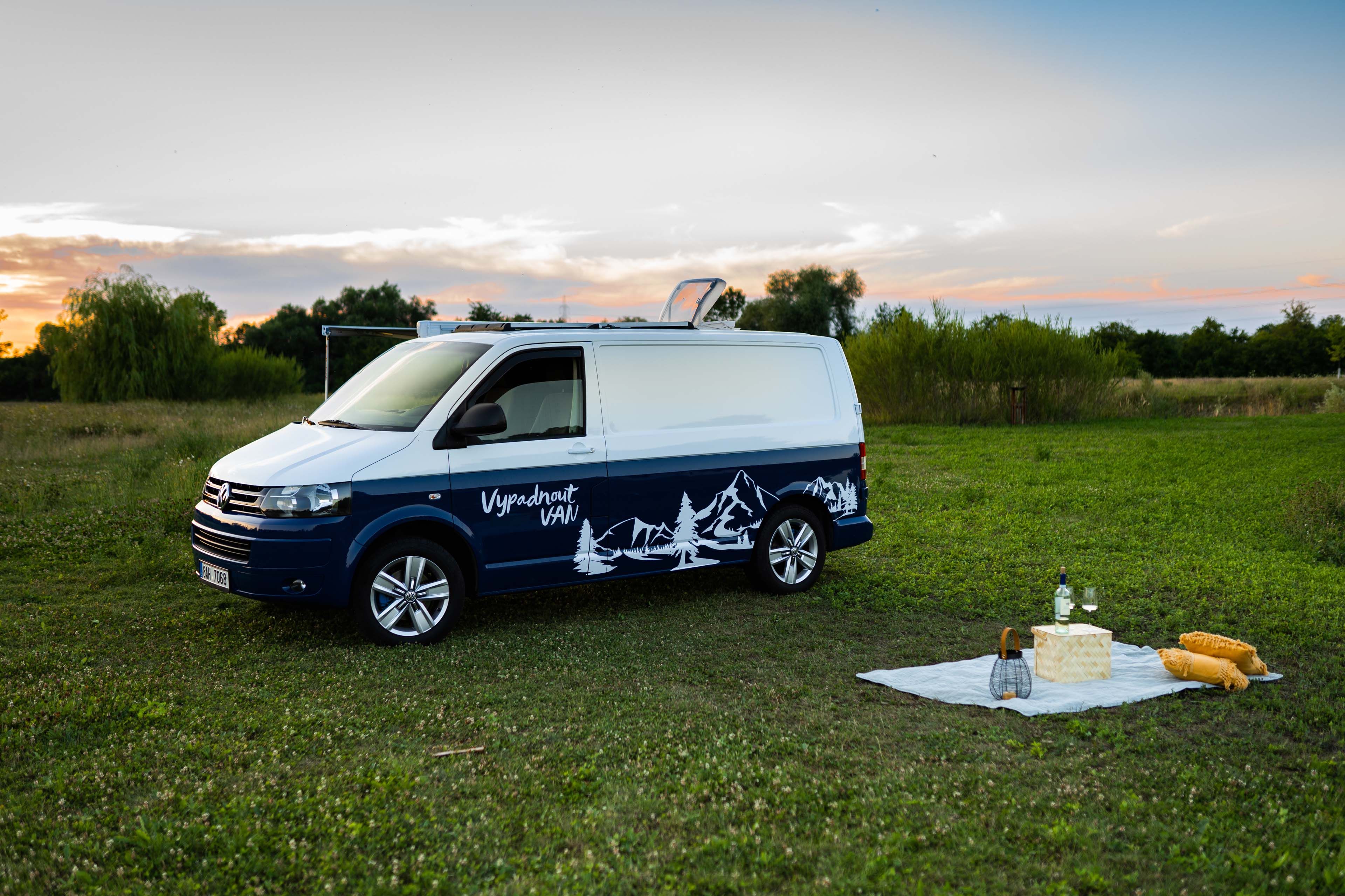 main caravan image