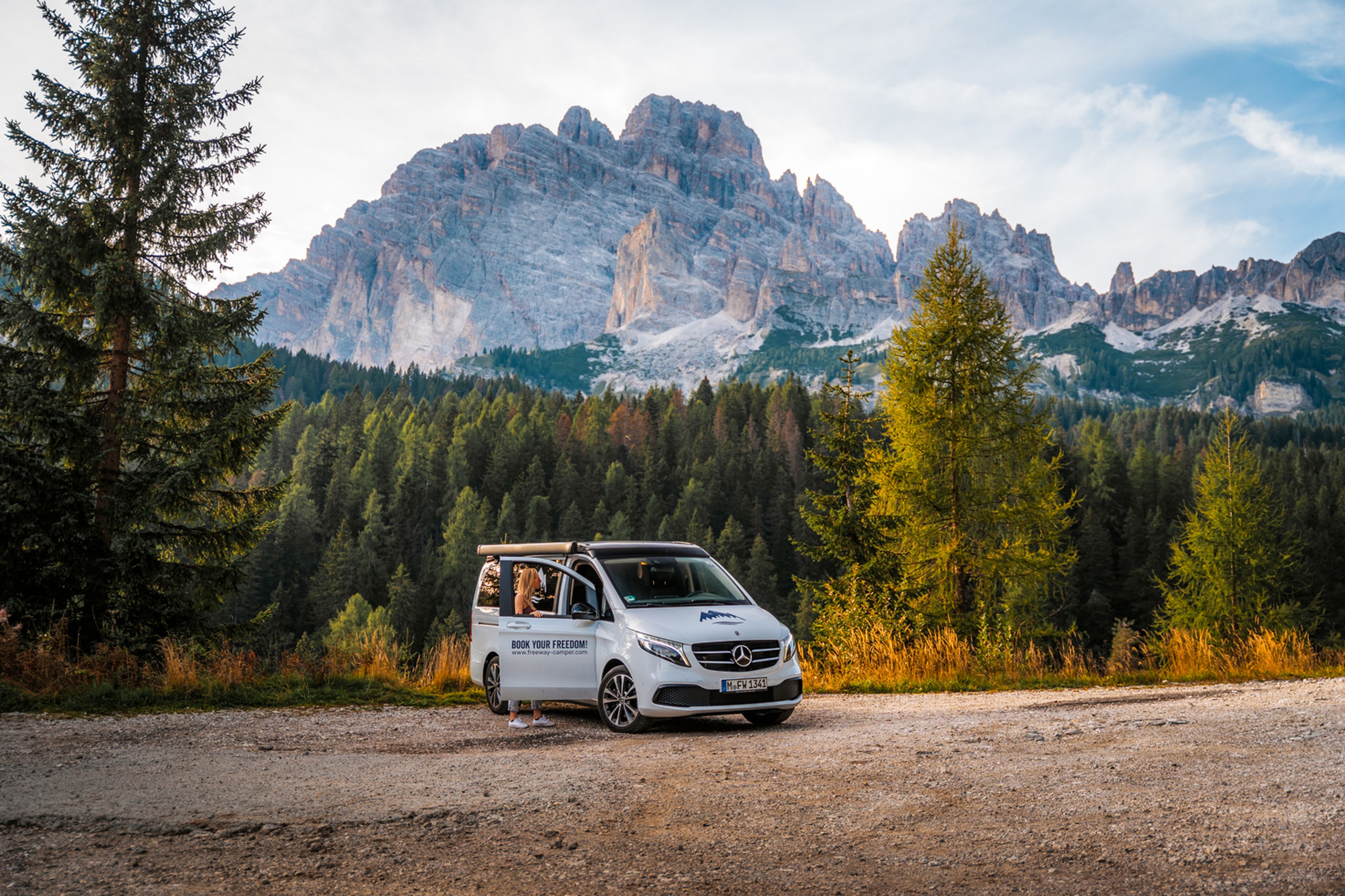 Camper tra le Dolomiti in autunno