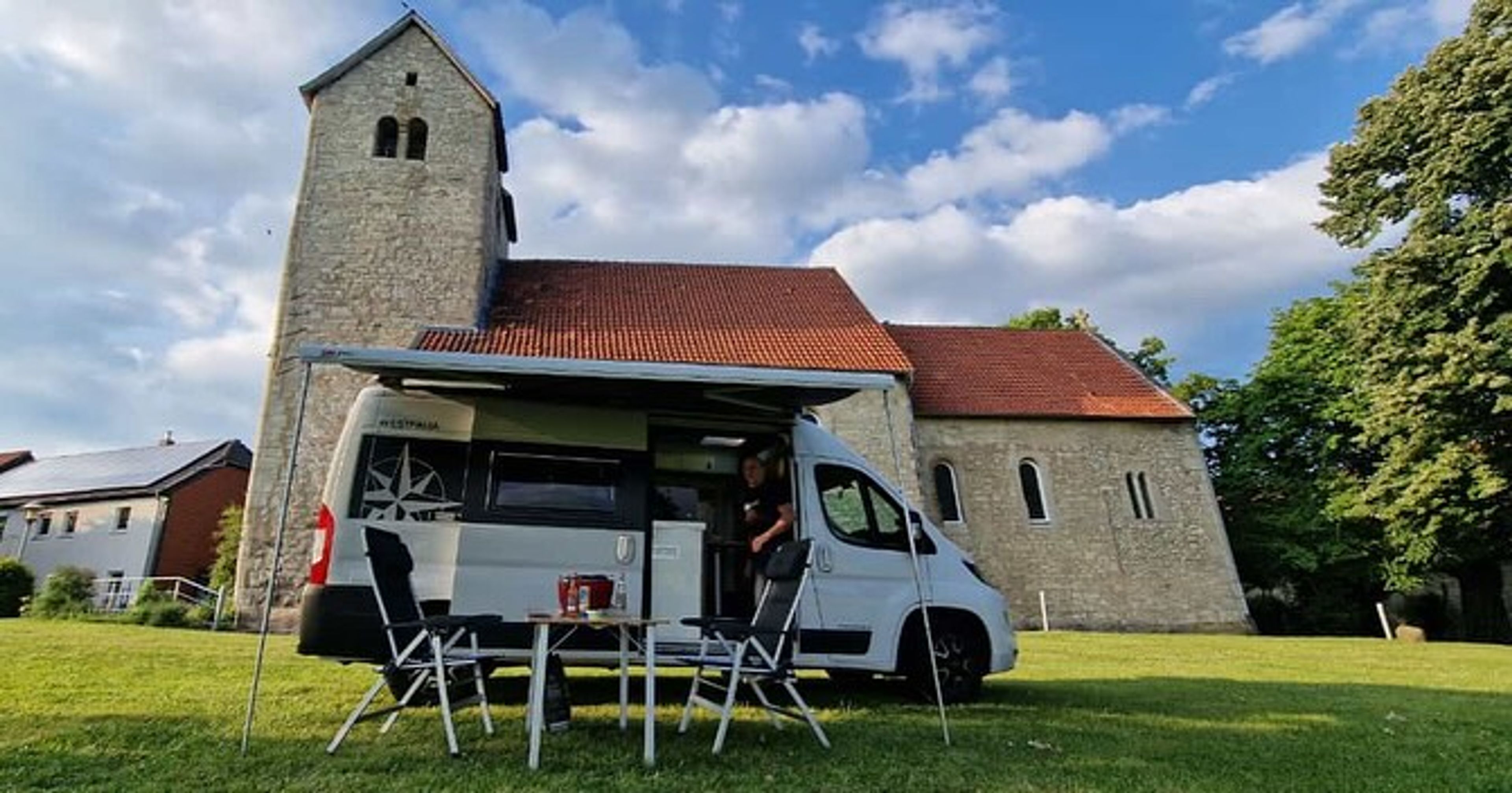 Kempování u kostelů jako trend Church4night