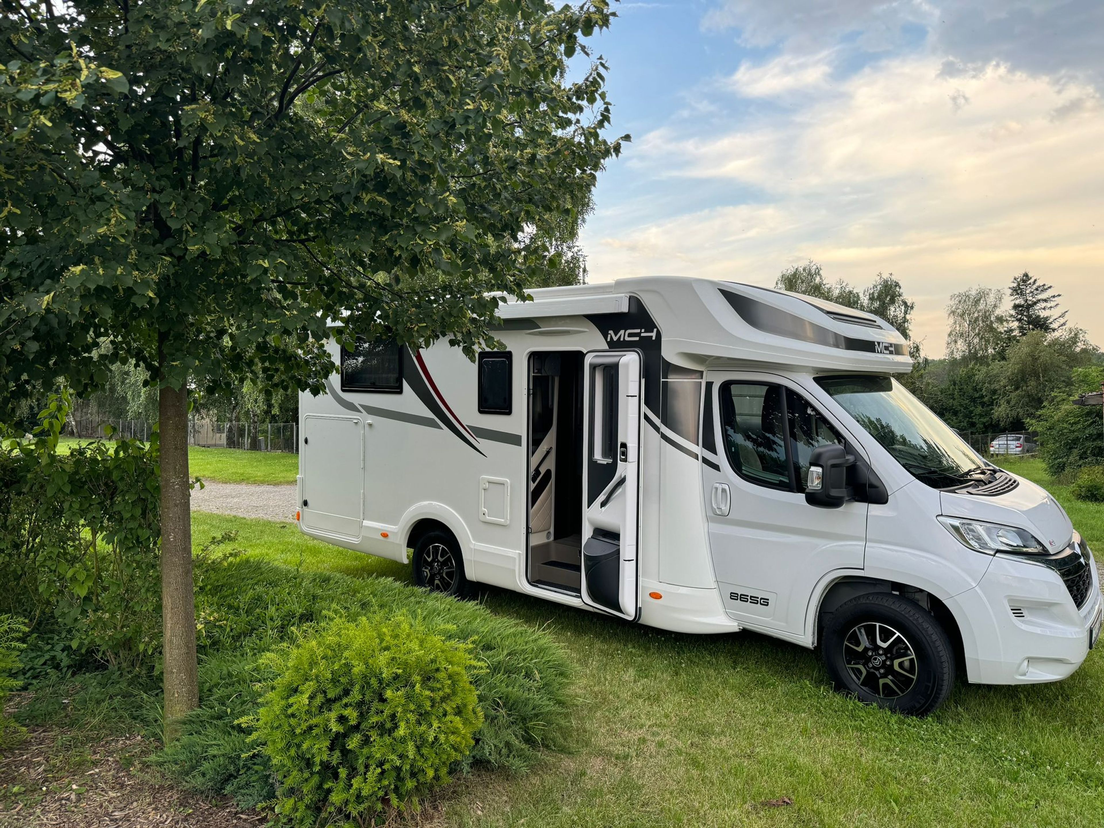 main caravan image